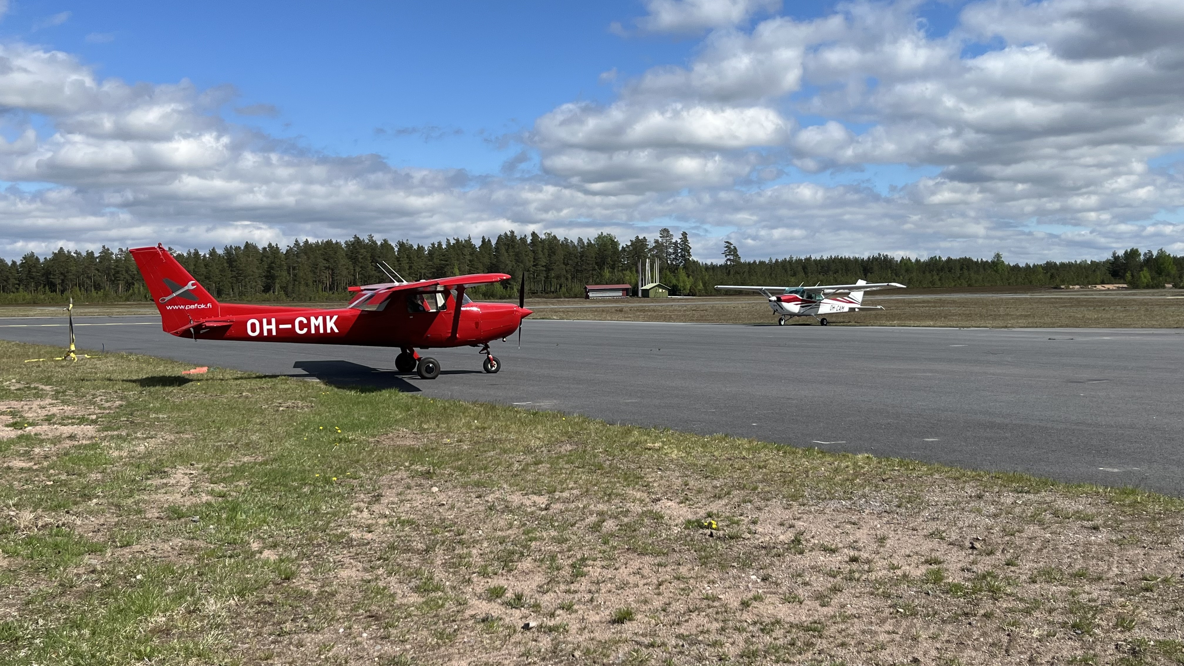 Oripään lentokentän pienkoneita